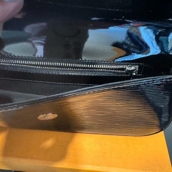 Louis Vuitton Epi Electric Pochette Sobie
Clutch Bag Noir - Picture 8 of 16